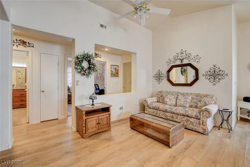 9660 Riding Ridge, Las Vegas, NV 89123