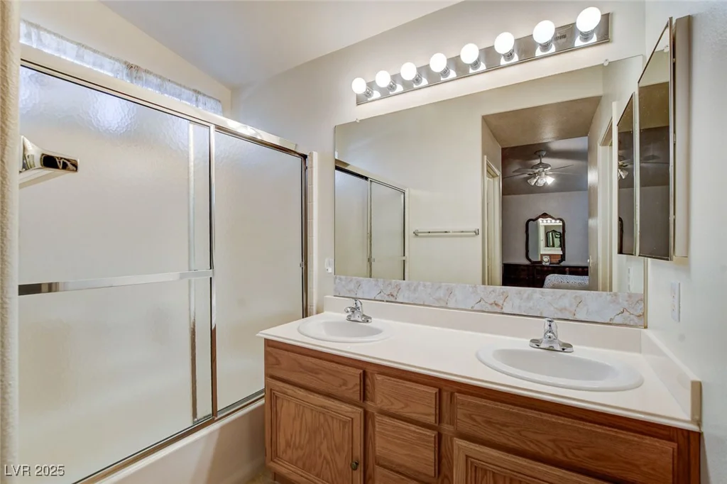 9660 Riding Ridge, Las Vegas, NV 89123