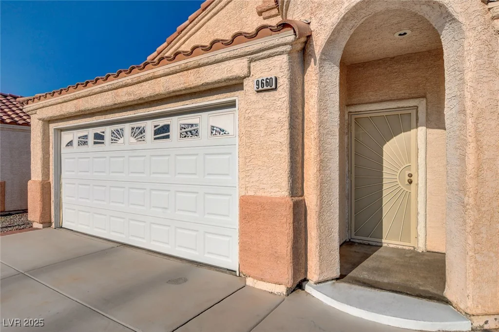 9660 Riding Ridge, Las Vegas, NV 89123