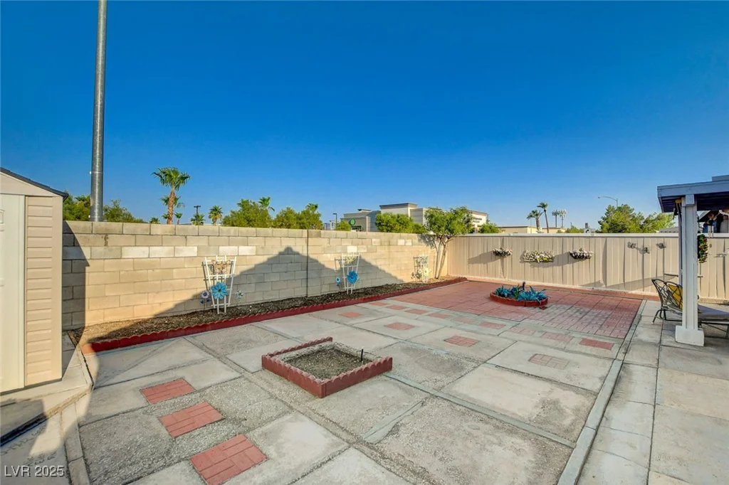 9660 Riding Ridge, Las Vegas, NV 89123