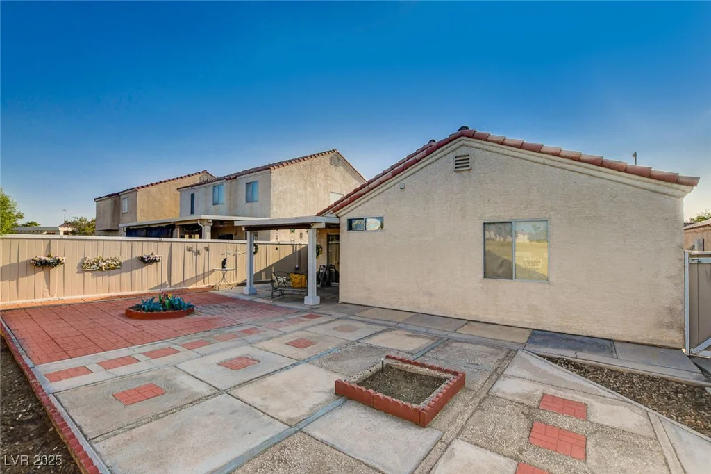 9660 Riding Ridge, Las Vegas, NV 89123
