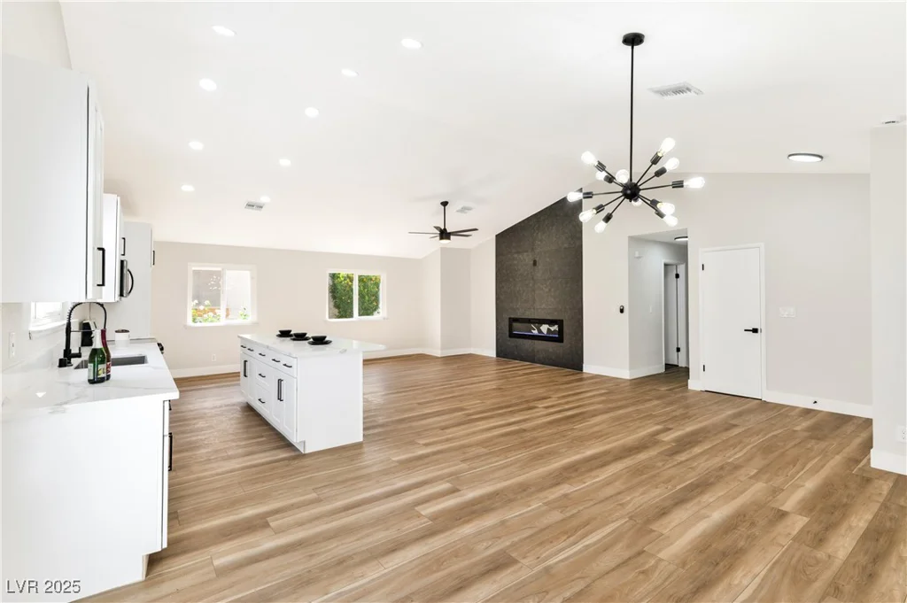 811 Spyglass, Las Vegas, NV 89107