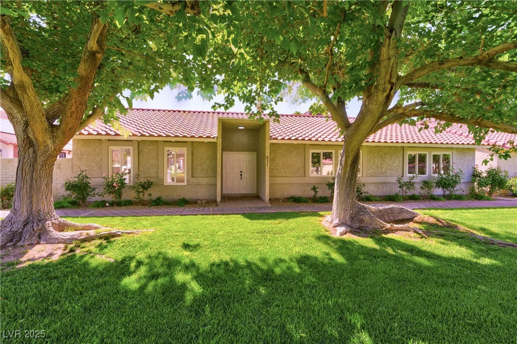 811 Spyglass, Las Vegas, NV 89107