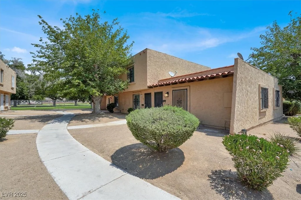 5606 Lake Mead, Las Vegas, NV 89108