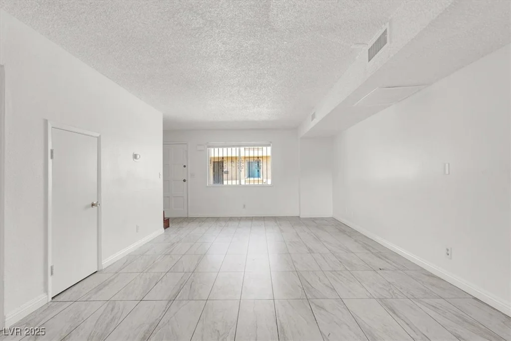5606 Lake Mead, Las Vegas, NV 89108