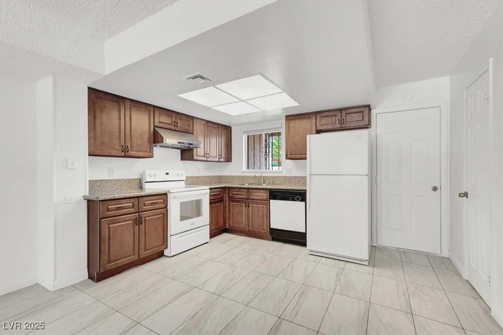 5606 Lake Mead, Las Vegas, NV 89108
