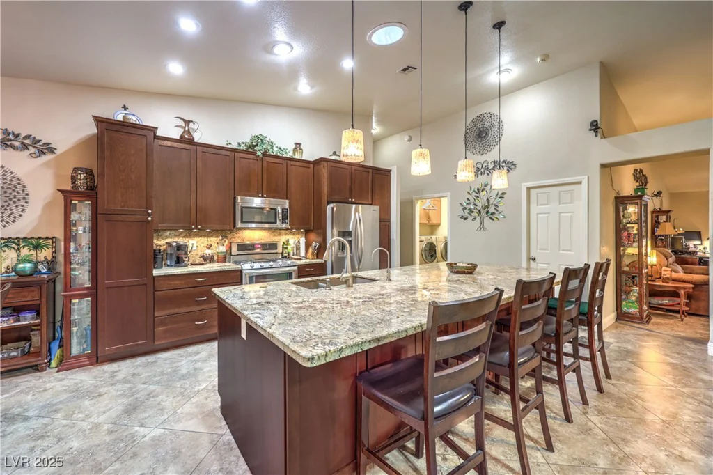 1707 Golden Vista, Las Vegas, NV 89123