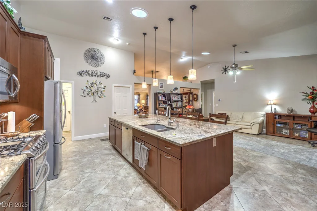 1707 Golden Vista, Las Vegas, NV 89123