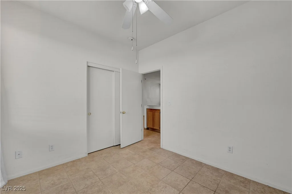 301 Sonoma Valley, Las Vegas, NV 89144