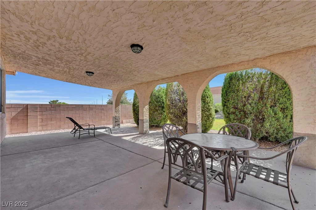 301 Sonoma Valley, Las Vegas, NV 89144