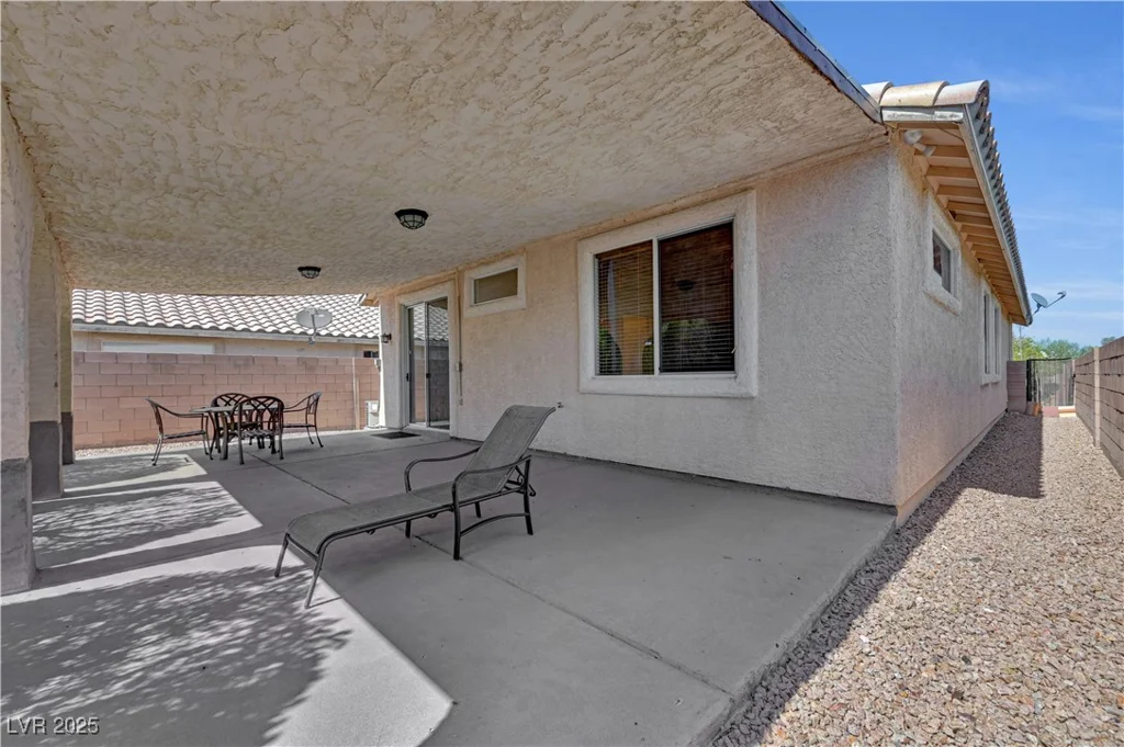 301 Sonoma Valley, Las Vegas, NV 89144