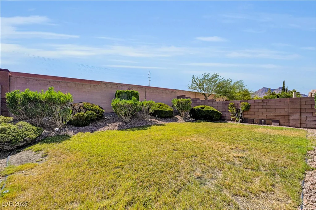 301 Sonoma Valley, Las Vegas, NV 89144