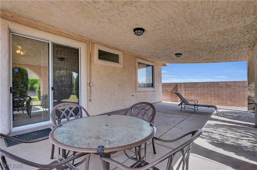 301 Sonoma Valley, Las Vegas, NV 89144