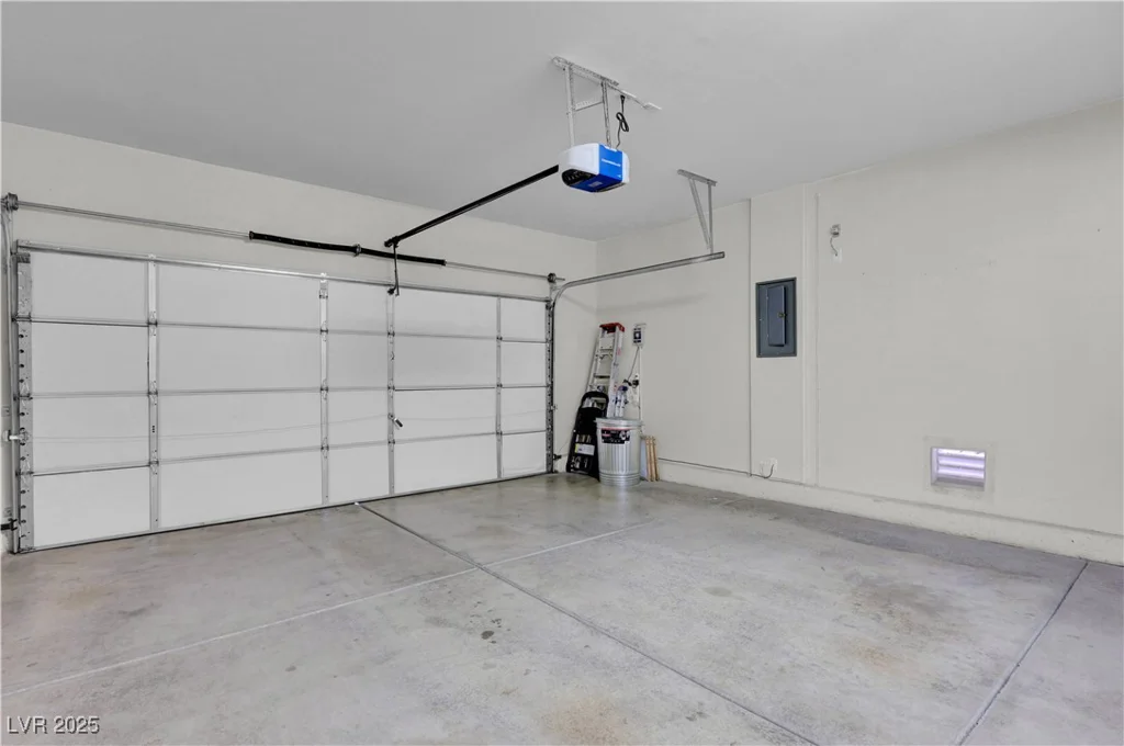 301 Sonoma Valley, Las Vegas, NV 89144