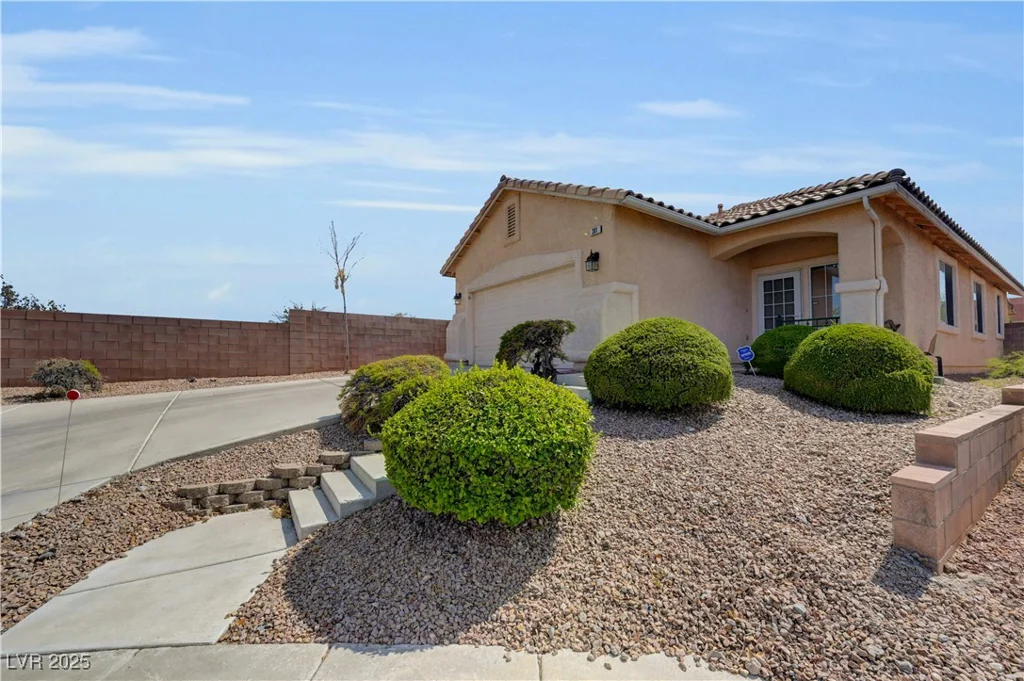 301 Sonoma Valley, Las Vegas, NV 89144