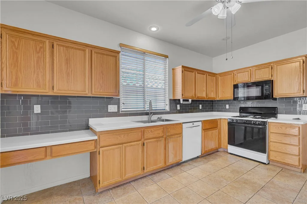 301 Sonoma Valley, Las Vegas, NV 89144