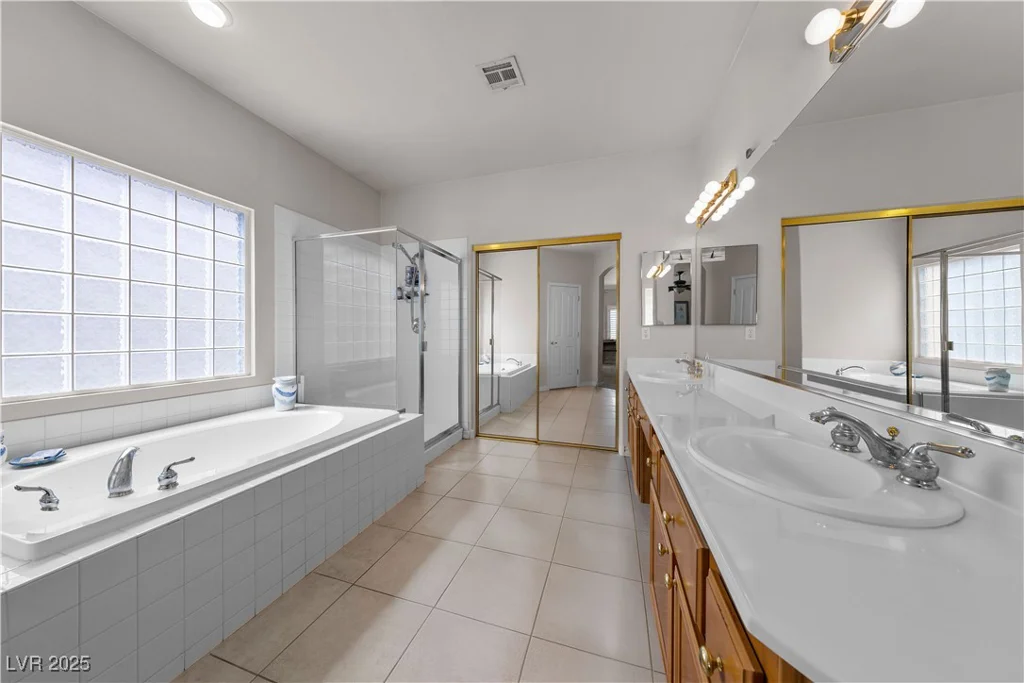 11127 River Hills, Las Vegas, NV 89135