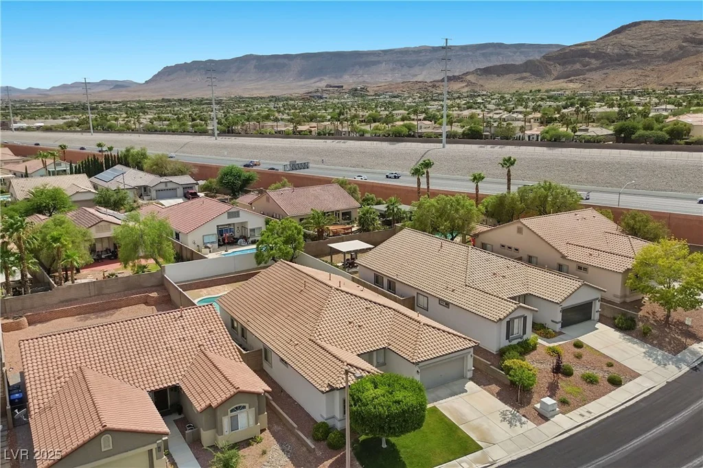 11127 River Hills, Las Vegas, NV 89135