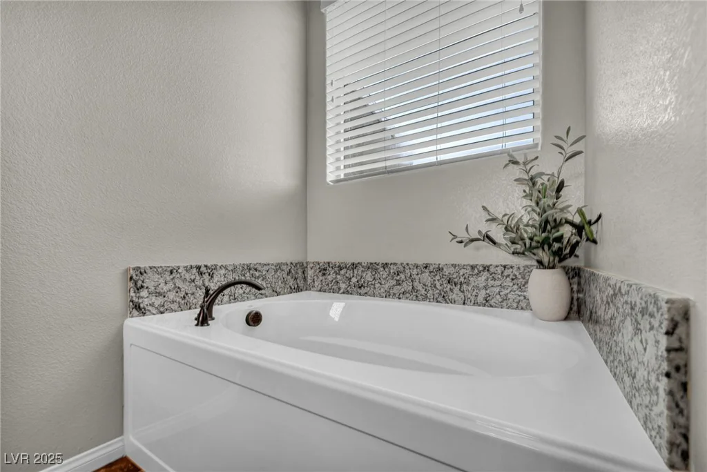3490 Haleh, Las Vegas, NV 89141