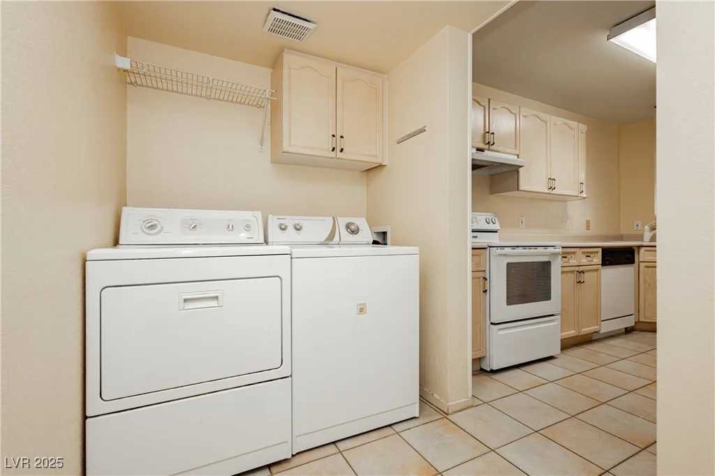 917 Grammy, Las Vegas, NV 89145
