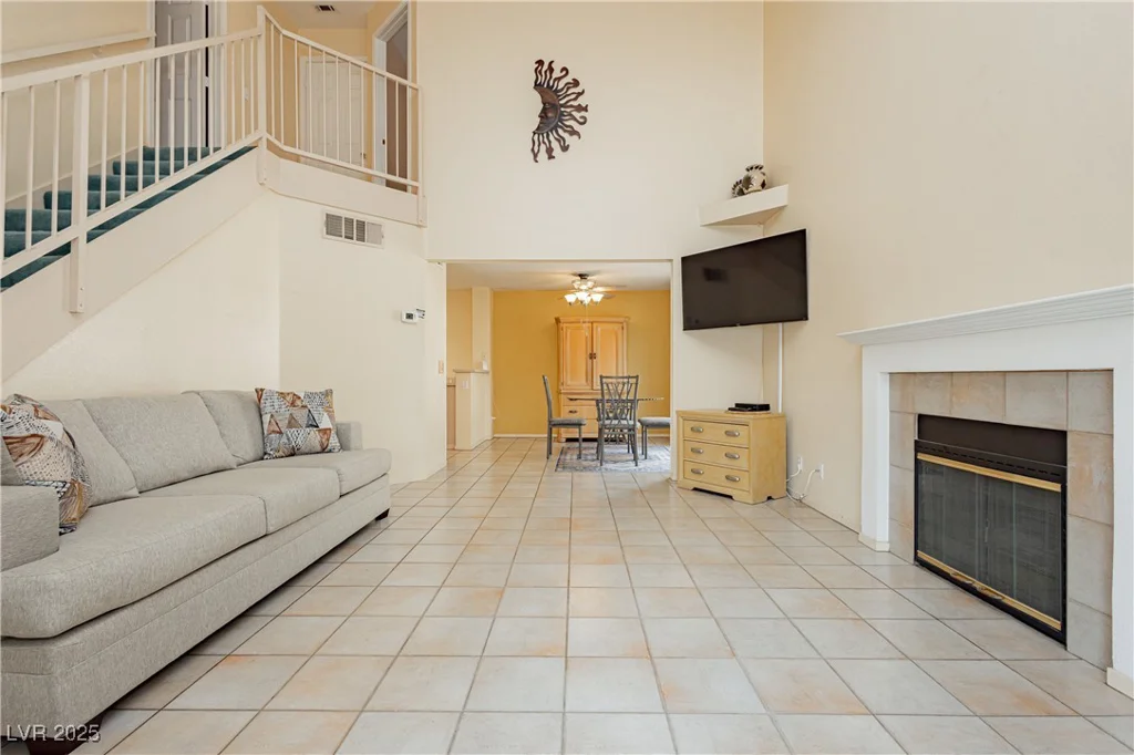 917 Grammy, Las Vegas, NV 89145