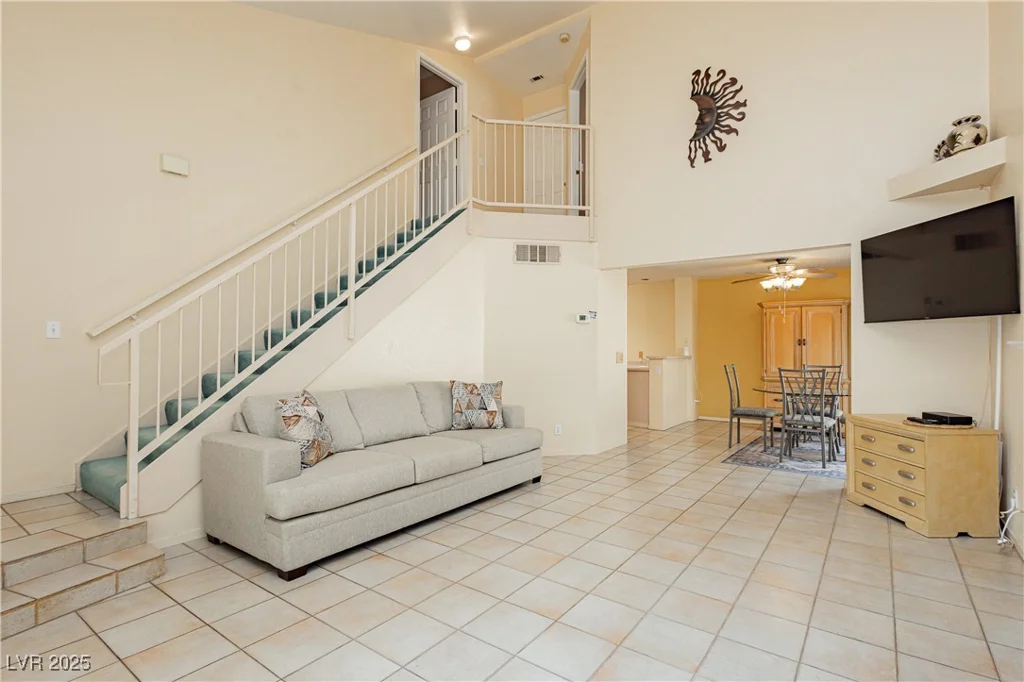 917 Grammy, Las Vegas, NV 89145