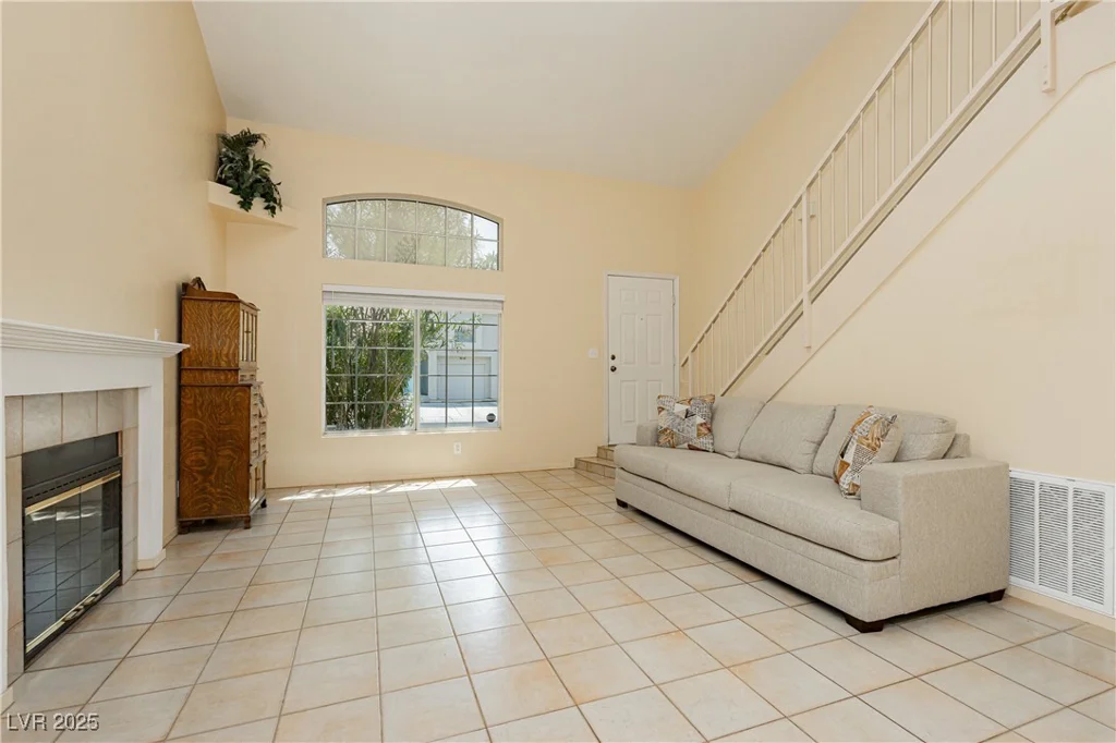 917 Grammy, Las Vegas, NV 89145