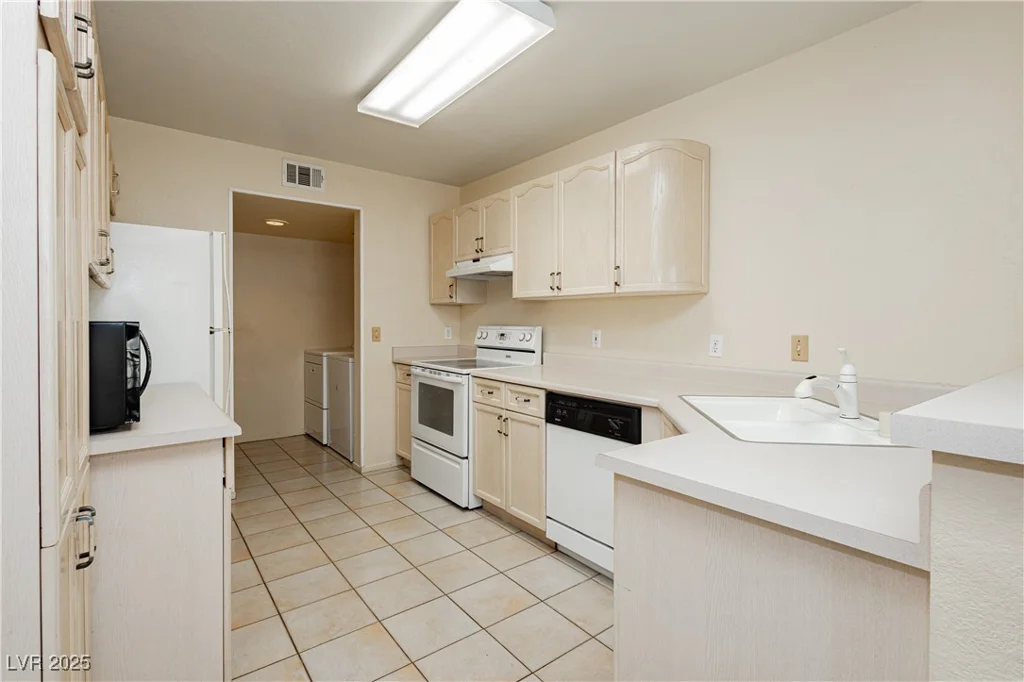 917 Grammy, Las Vegas, NV 89145