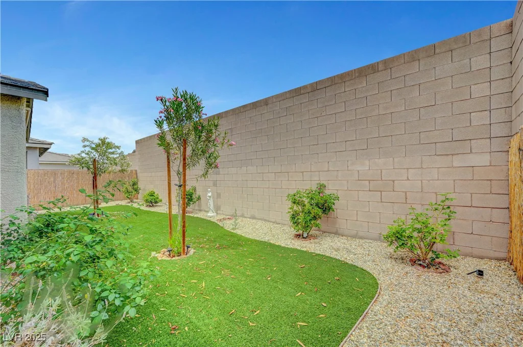 2238 Thelen, North Las Vegas, NV 89086