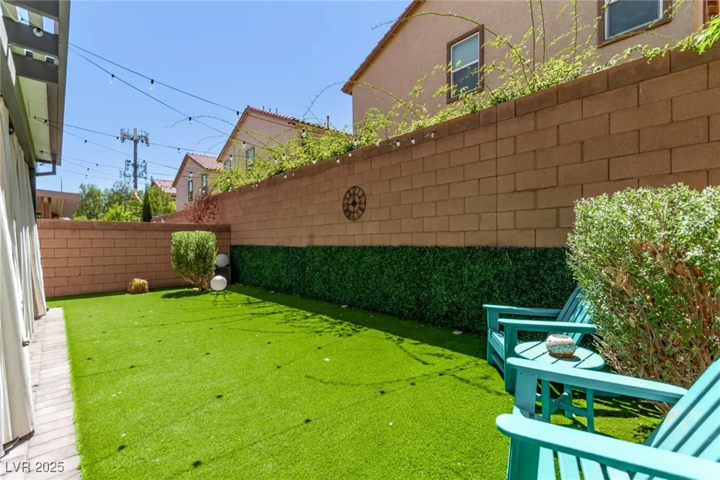 8687 Tara Hill, Las Vegas, NV 89148