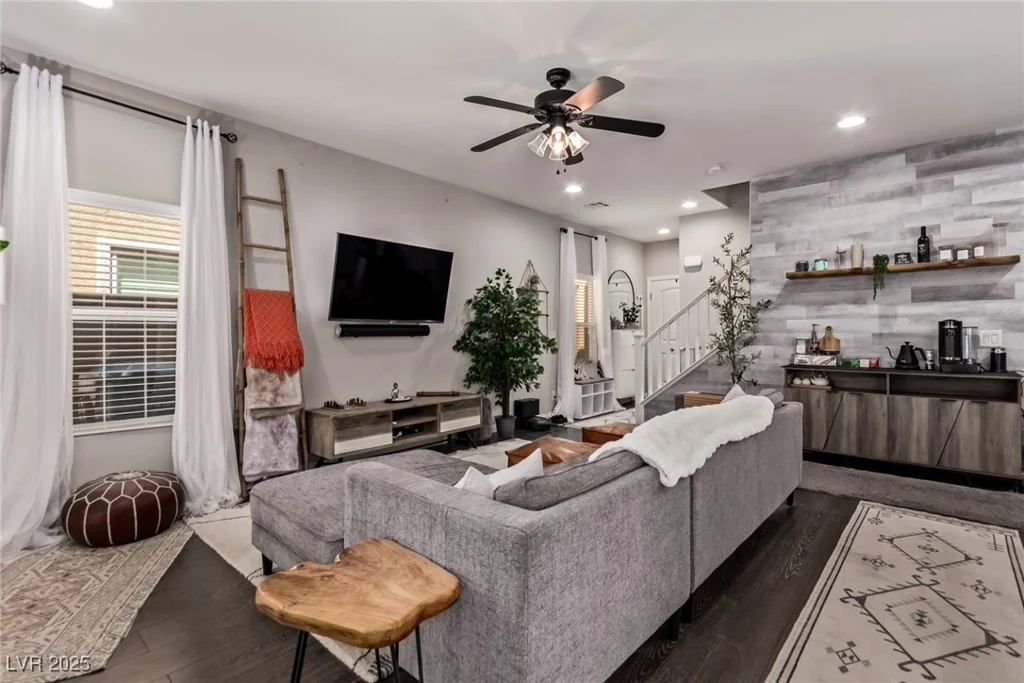 8687 Tara Hill, Las Vegas, NV 89148