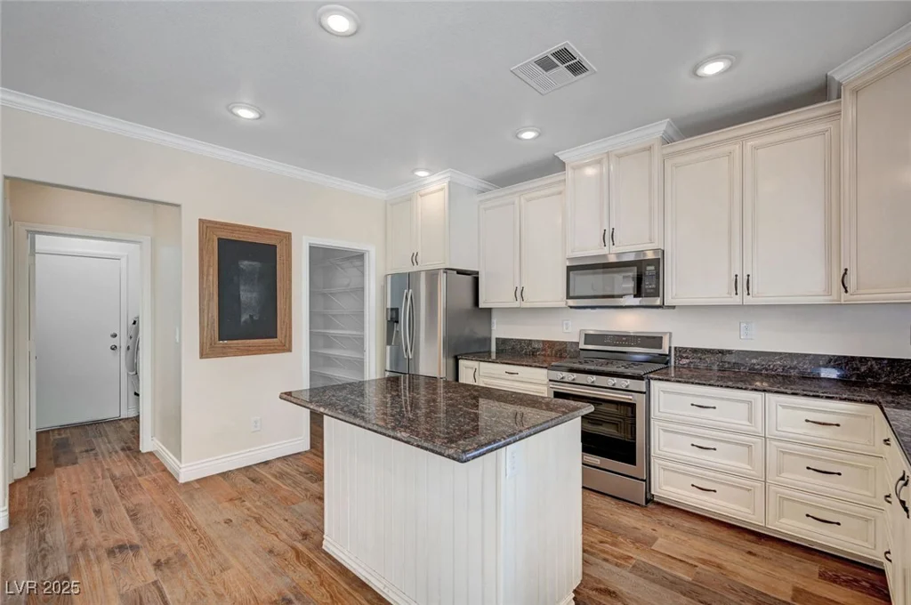 5549 Green Ferry, Las Vegas, NV 89131