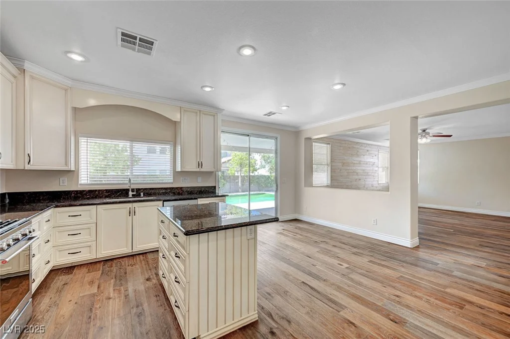 5549 Green Ferry, Las Vegas, NV 89131