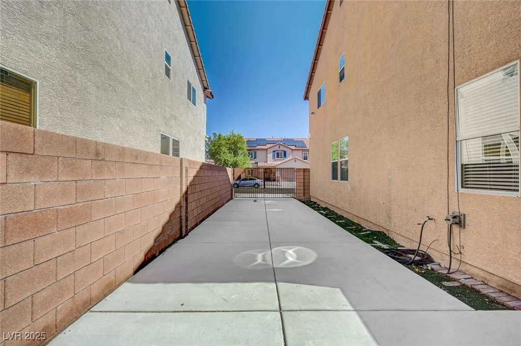 5549 Green Ferry, Las Vegas, NV 89131
