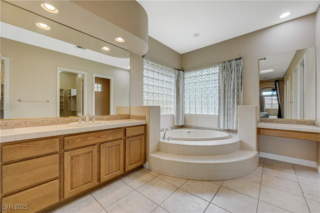 4 Isleworth, Henderson, NV 89052