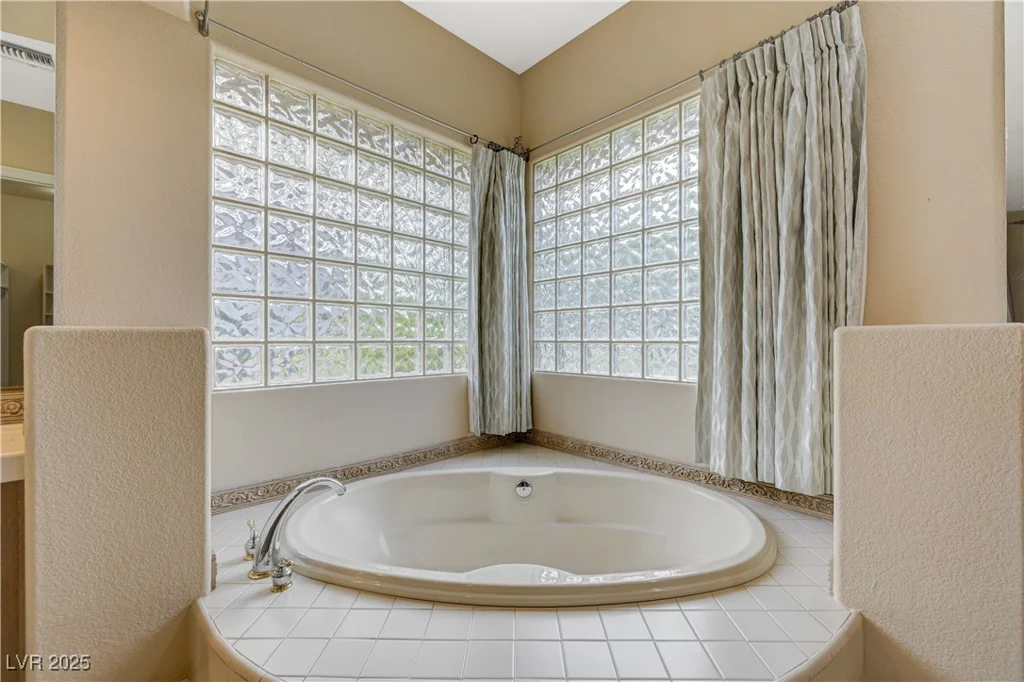 4 Isleworth, Henderson, NV 89052