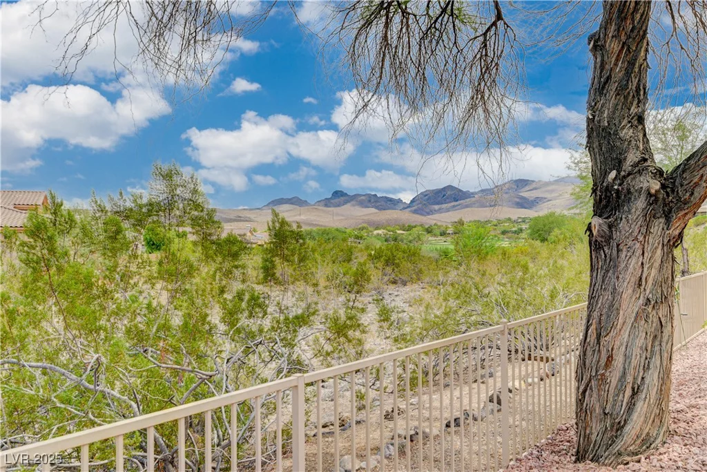 4 Isleworth, Henderson, NV 89052