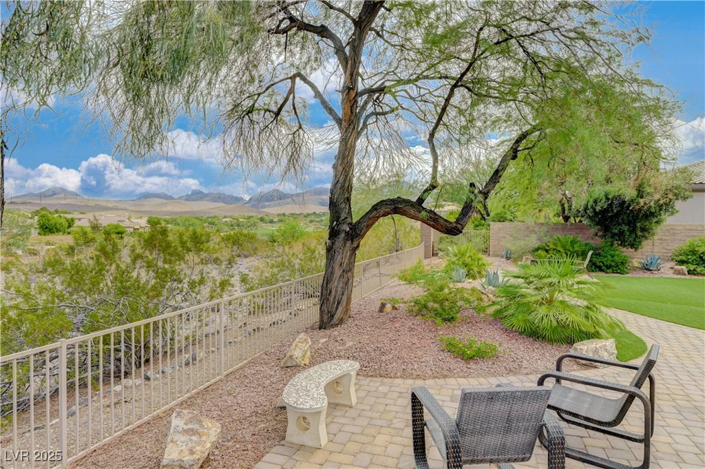 4 Isleworth, Henderson, NV 89052