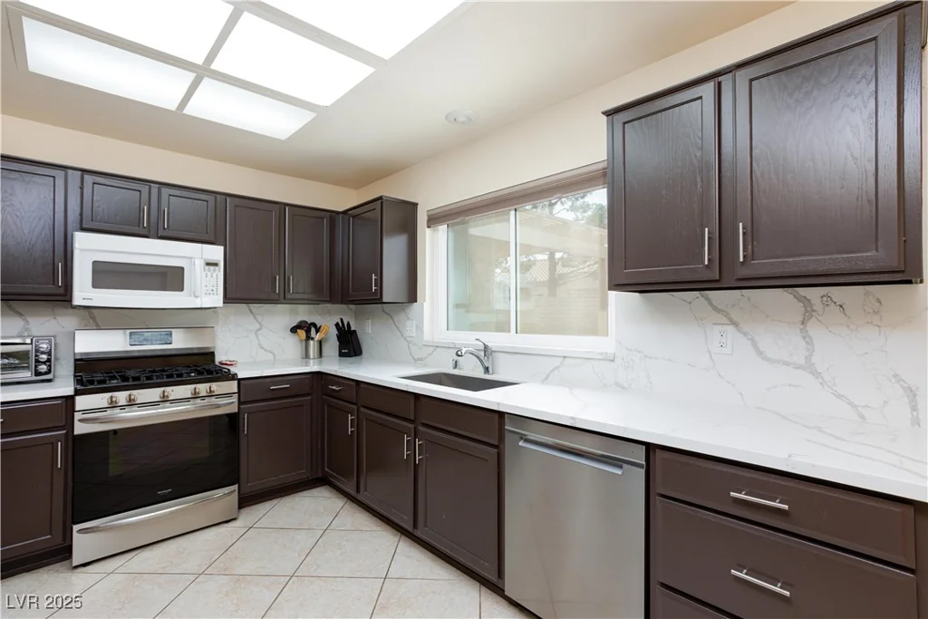 8825 Kingsmill, Las Vegas, NV 89134