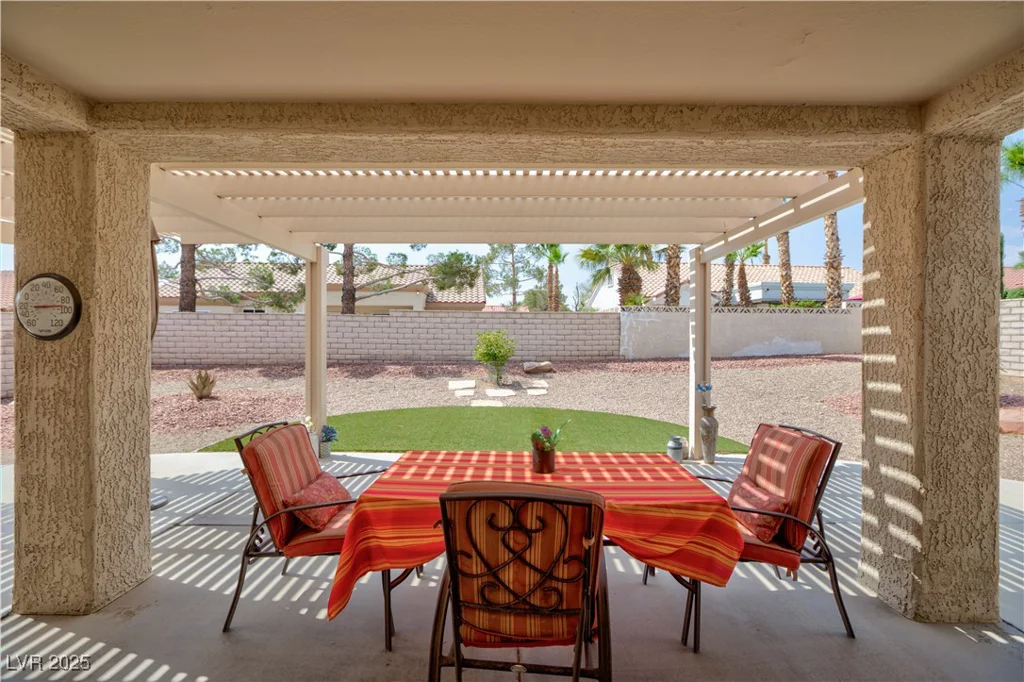 8825 Kingsmill, Las Vegas, NV 89134