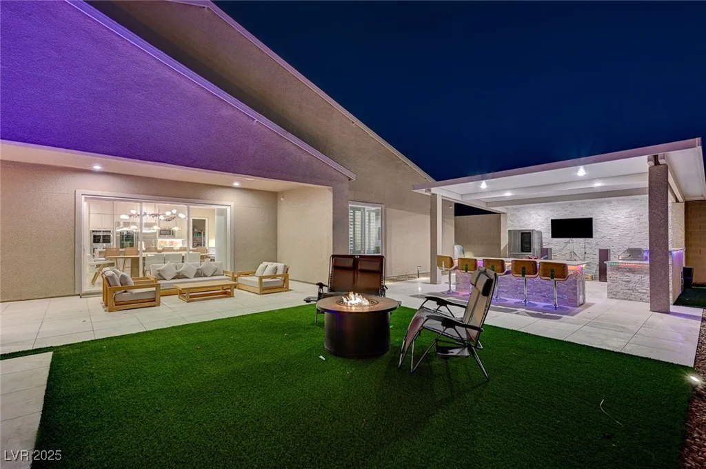 7590 Sky Horse, Las Vegas, NV 89113