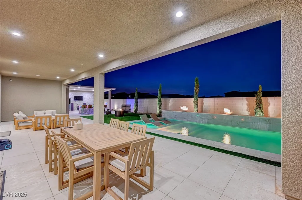 7590 Sky Horse, Las Vegas, NV 89113