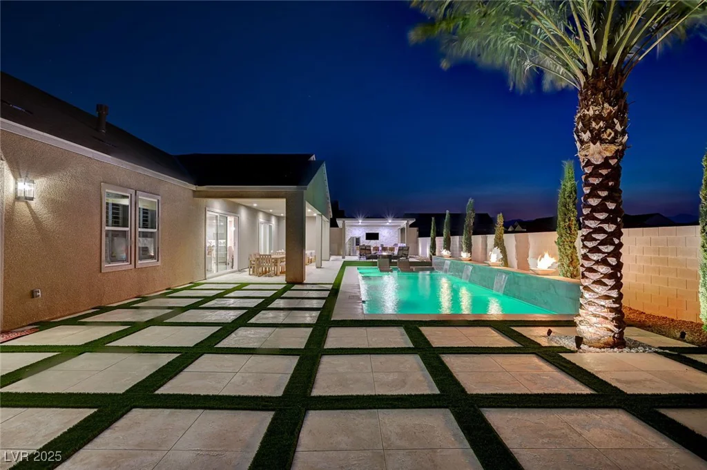 7590 Sky Horse, Las Vegas, NV 89113