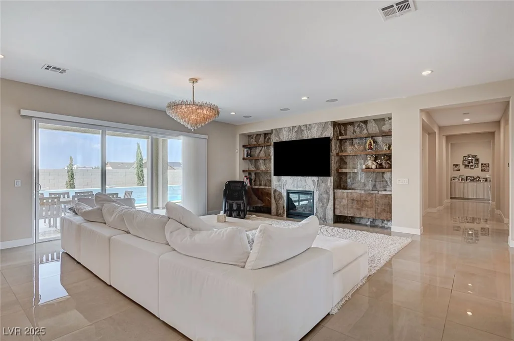 7590 Sky Horse, Las Vegas, NV 89113