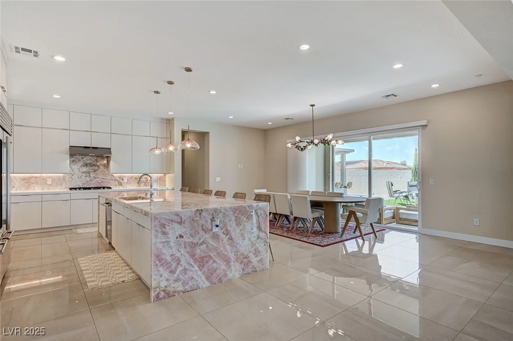 7590 Sky Horse, Las Vegas, NV 89113