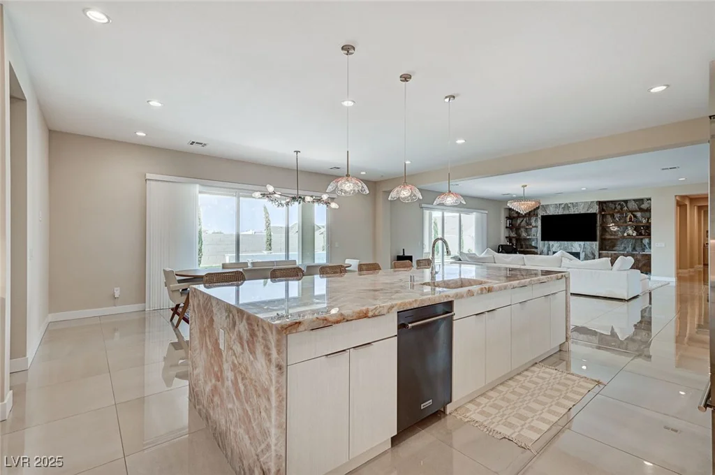 7590 Sky Horse, Las Vegas, NV 89113