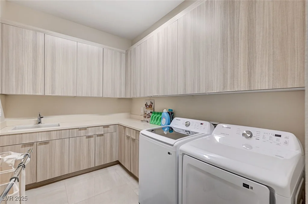 7590 Sky Horse, Las Vegas, NV 89113