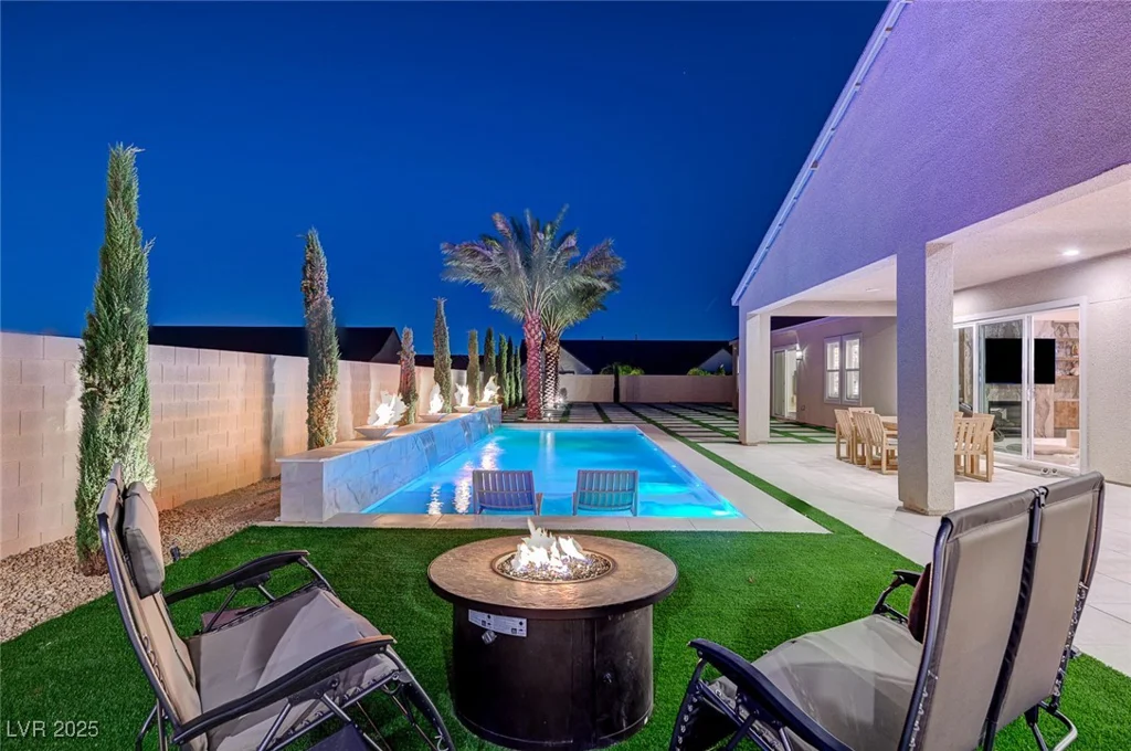 7590 Sky Horse, Las Vegas, NV 89113