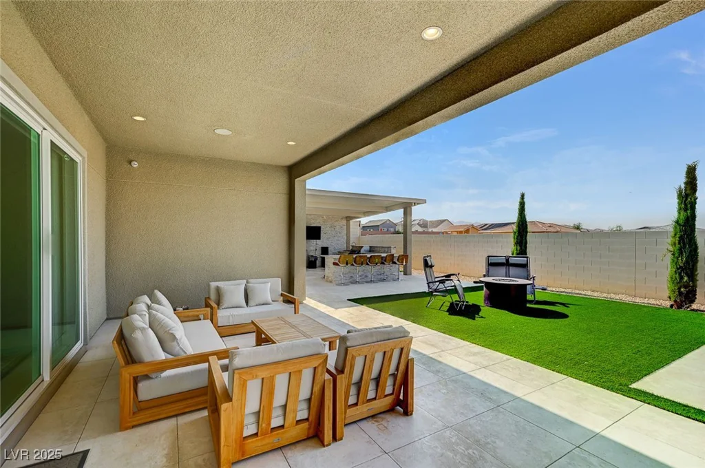 7590 Sky Horse, Las Vegas, NV 89113