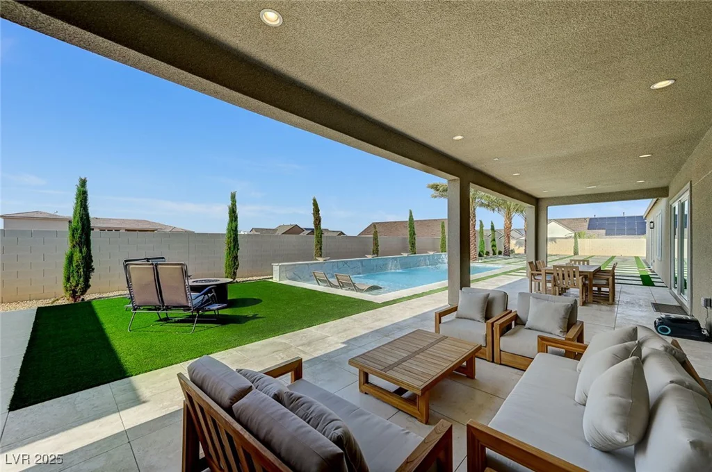 7590 Sky Horse, Las Vegas, NV 89113